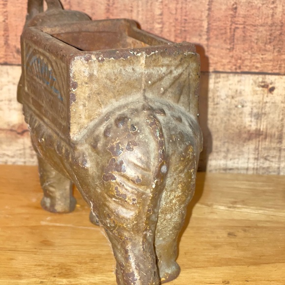 Vintage cast iron elephant decor planter - Picture 5 of 7